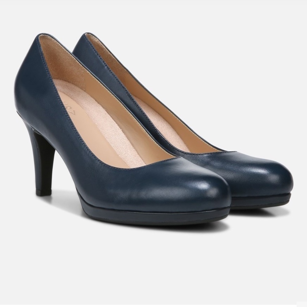 Naturalizer Women's Michelle Navy Pumps in 8 Wide